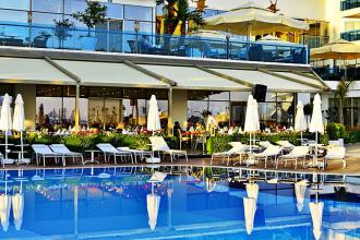 Королівський сервіс та якість в Azura Deluxe Resort & Spa 5 * Туреччина 